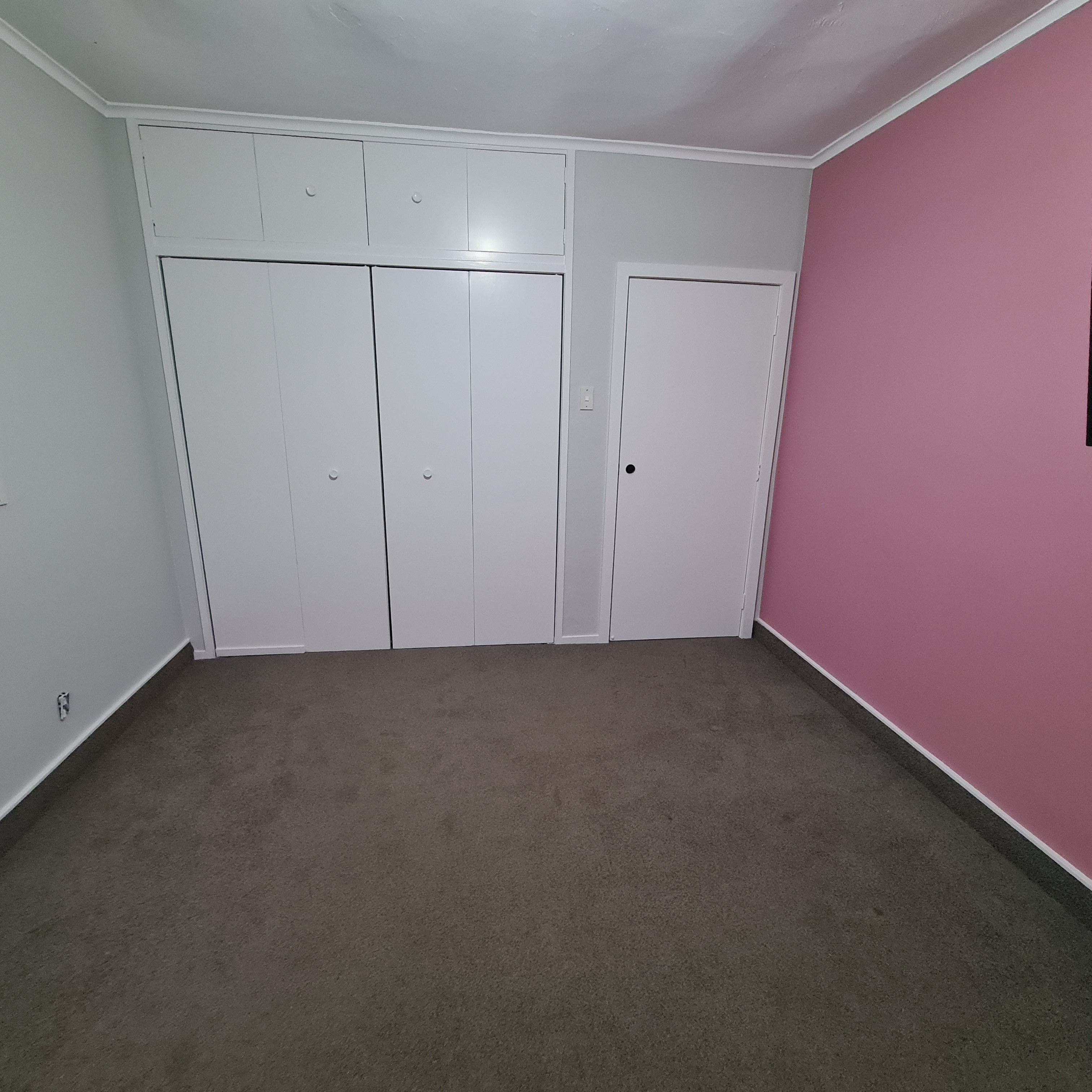 Professional house painters in Auckland – completed painting project - 3 Color Interior Makeover